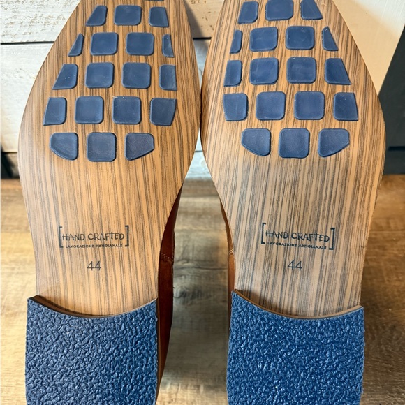 Elegant Tan Leather Slip-On Loafers - Picture 9 of 10